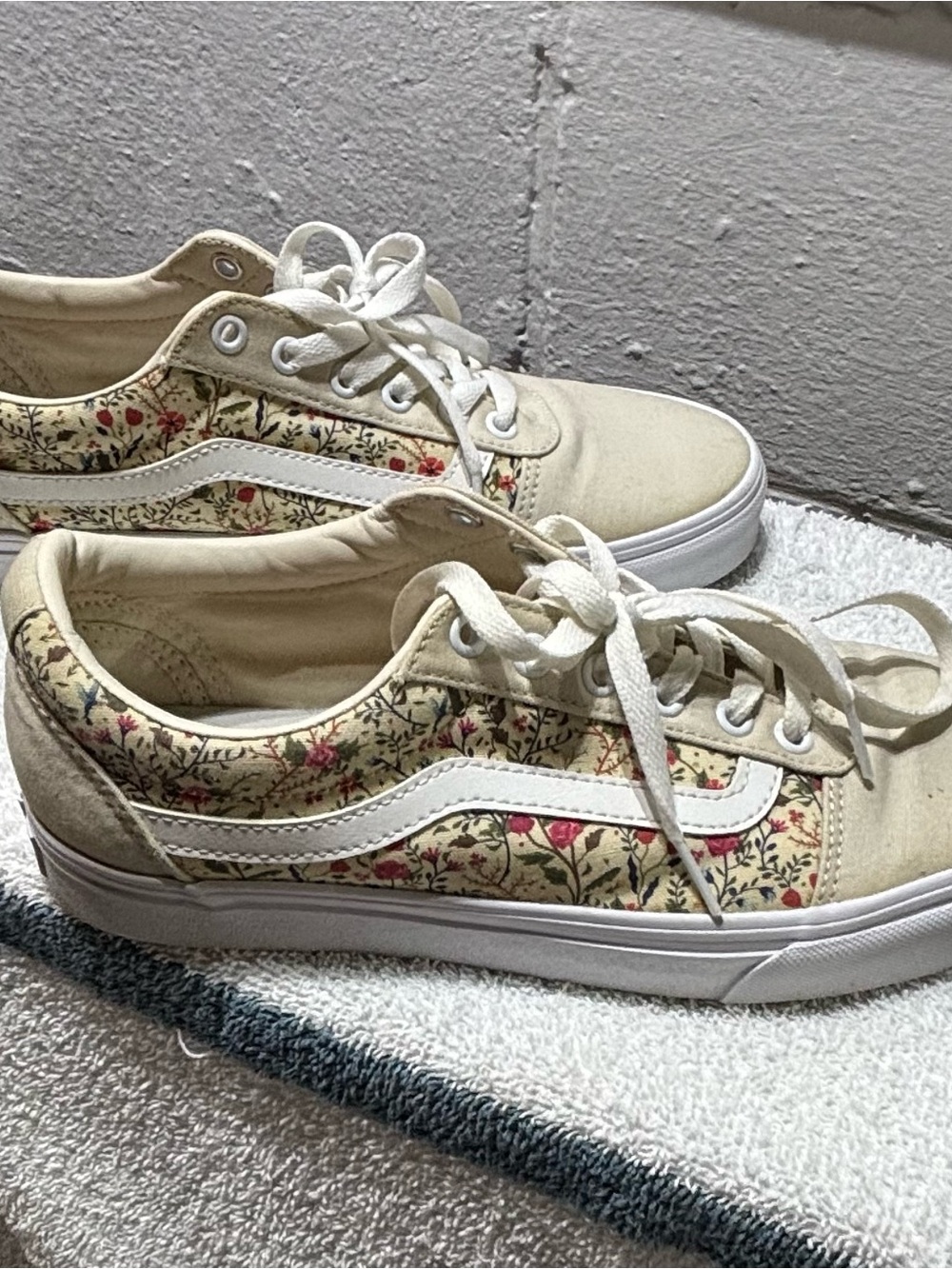 Vans Cream Floral Low-Top Sneakers with White Stripe